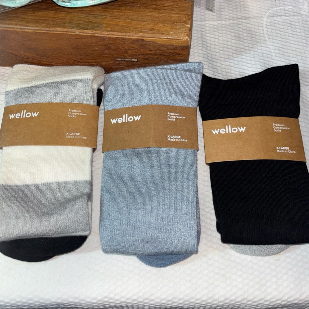 Wellow X-Large  Premium Compression Socks Lot Of 3 colors may vary